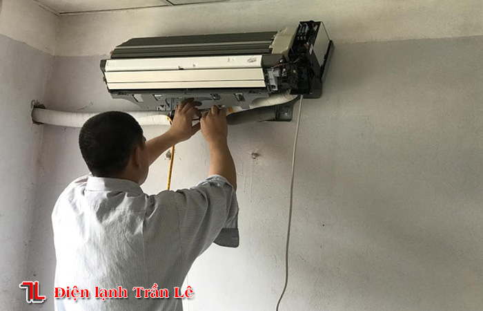 Cach-khac-phuc-may-lanh-bi-chay-nuoc-4