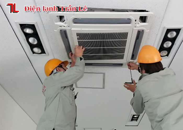 Ve-sinh-may-lanh-am-tran-2