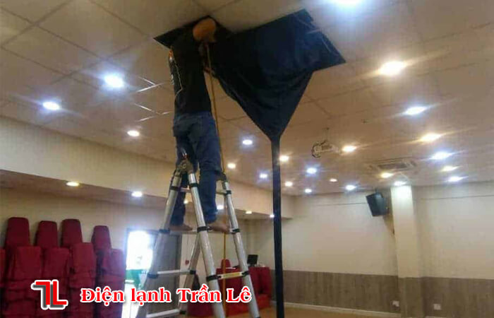 Ve-sinh-may-lanh-am-tran-3