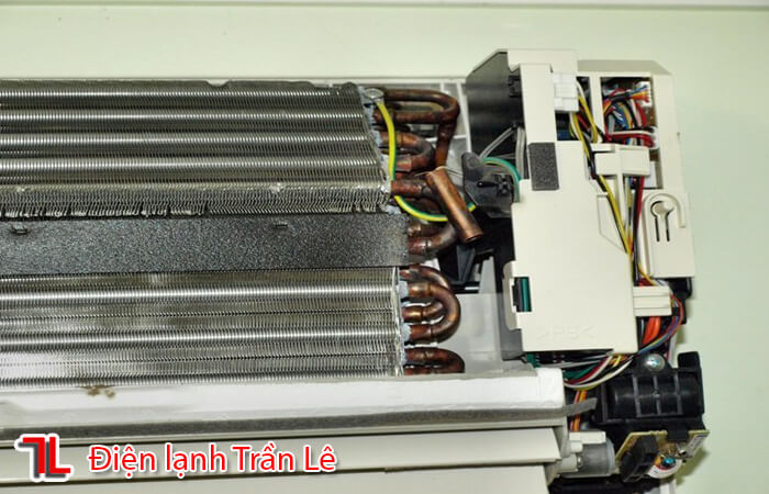 Dịch Vụ Vệ Sinh Máy Lạnh Tại Nhà Quận 12 Làm Kỹ Càng, Sạch 100% 18 Ve-sinh-may-lanh-quan-12-1