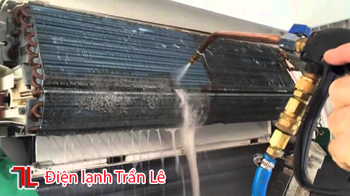 Ve-sinh-may-lanh-quan-3-1