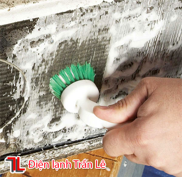 Ve-sinh-may-lanh-quan-4-1