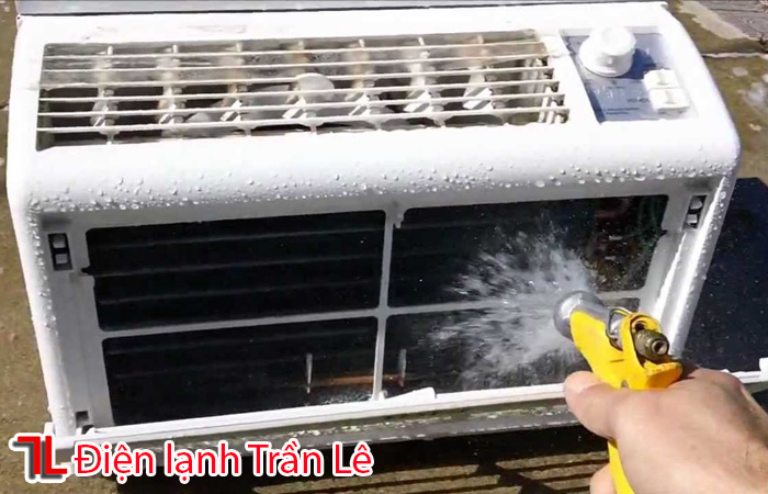 Ve-sinh-may-lanh-quan-4-4