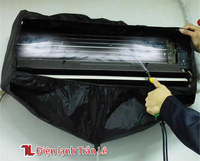 Ve-sinh-may-lanh-quan-8-4