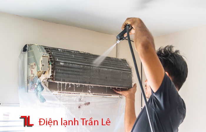 Ve-sinh-may-lanh-quan-9-4