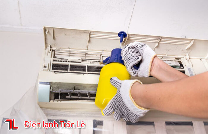 Ve-sinh-may-lanh-quan-Binh-Thanh-3