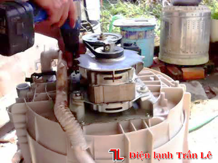 Bao-gia-thay-hop-so-may-giat-toshiba-5