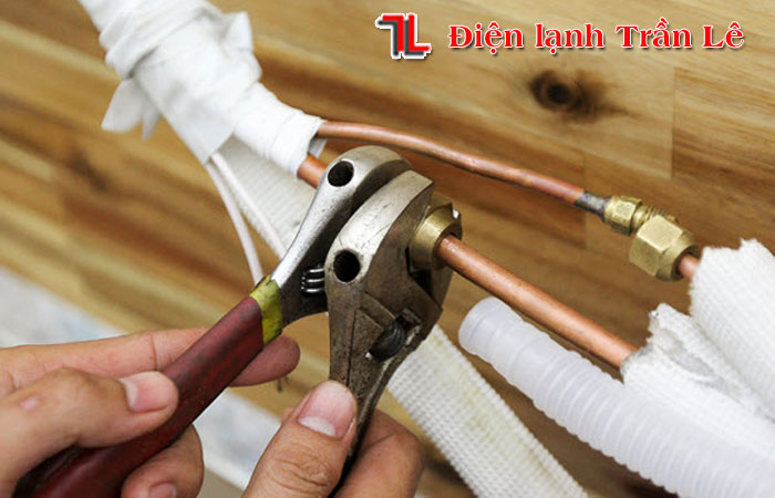 Hướng dẫn cách đấu dây điện và ống đồng máy lạnh 13 Huong-dan-cach-dau-day-dien-va-ong-dong-may-lanh-13