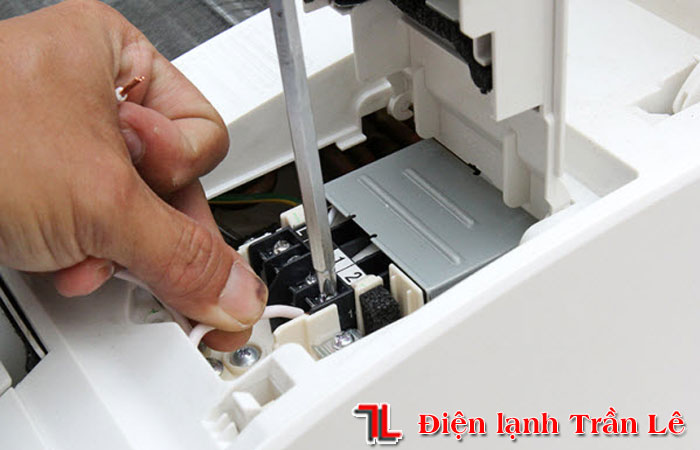 Hướng dẫn cách đấu dây điện và ống đồng máy lạnh 7 Huong-dan-cach-dau-day-dien-va-ong-dong-may-lanh-7
