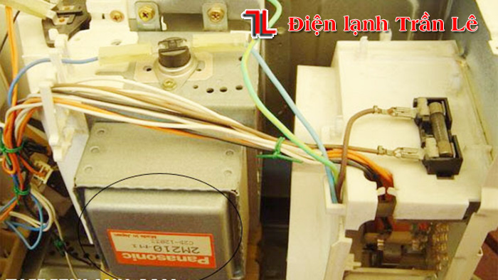 Hướng dẫn thay cầu chì lò vi sóng cực dễ 8 Huong-dan-thay-cau-chi-lo-vi-song-8