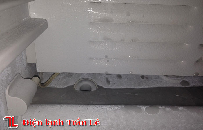 Hơn 10 nguyên nhân làm tủ lạnh bị chảy nước 2 Nguyen-nhan-lam-tu-lanh-bi-chay-nuoc-2