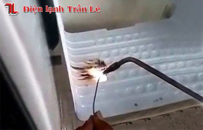 Tu-lanh-mini-bi-thung-ngan-da-sua-bao-nhieu-tien-3