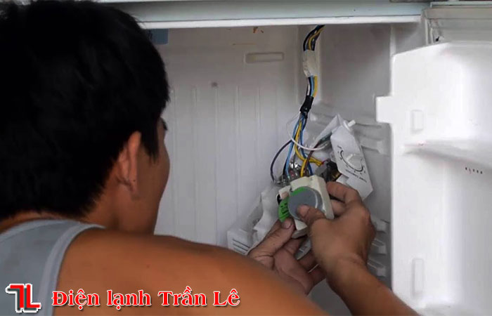 Tu-lanh-mini-bi-thung-ngan-da-sua-bao-nhieu-tien-4