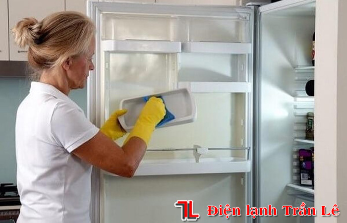 Xử lý tủ lạnh bị đóng tuyết ngăn đá với 8 bước 6 Xu-ly-tu-lanh-bi-dong-tuyet-ngan-da-6