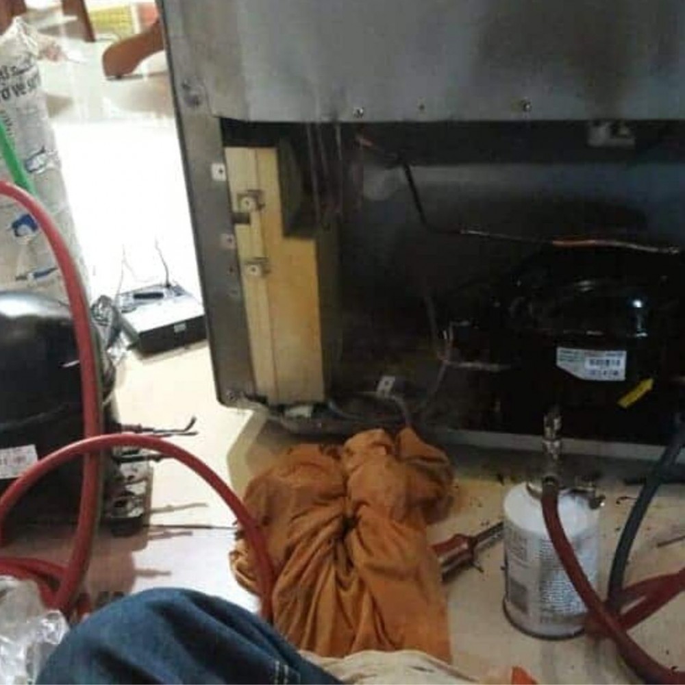 Mách bạn dấu hiệu cần thay lốc tủ lạnh Electrolux ngay lập tức 3 Nguyên nhân khiến lốc tủ lạnh bị hư có thể do nguồn điện