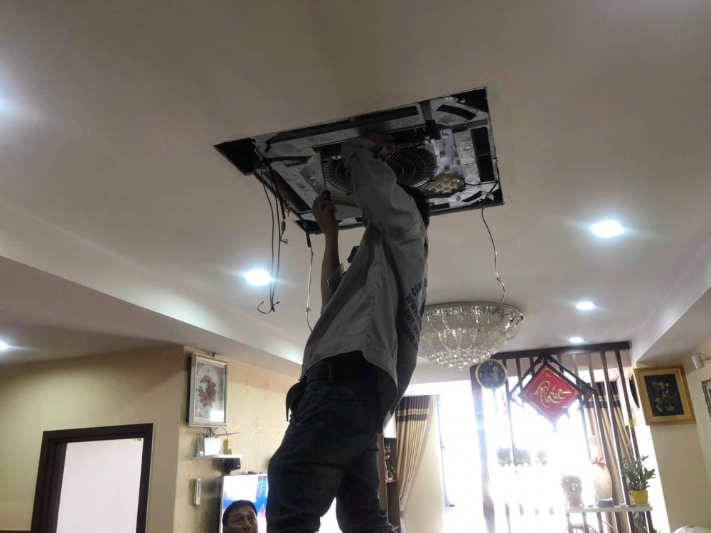 vệ sinh máy lạnh âm trần