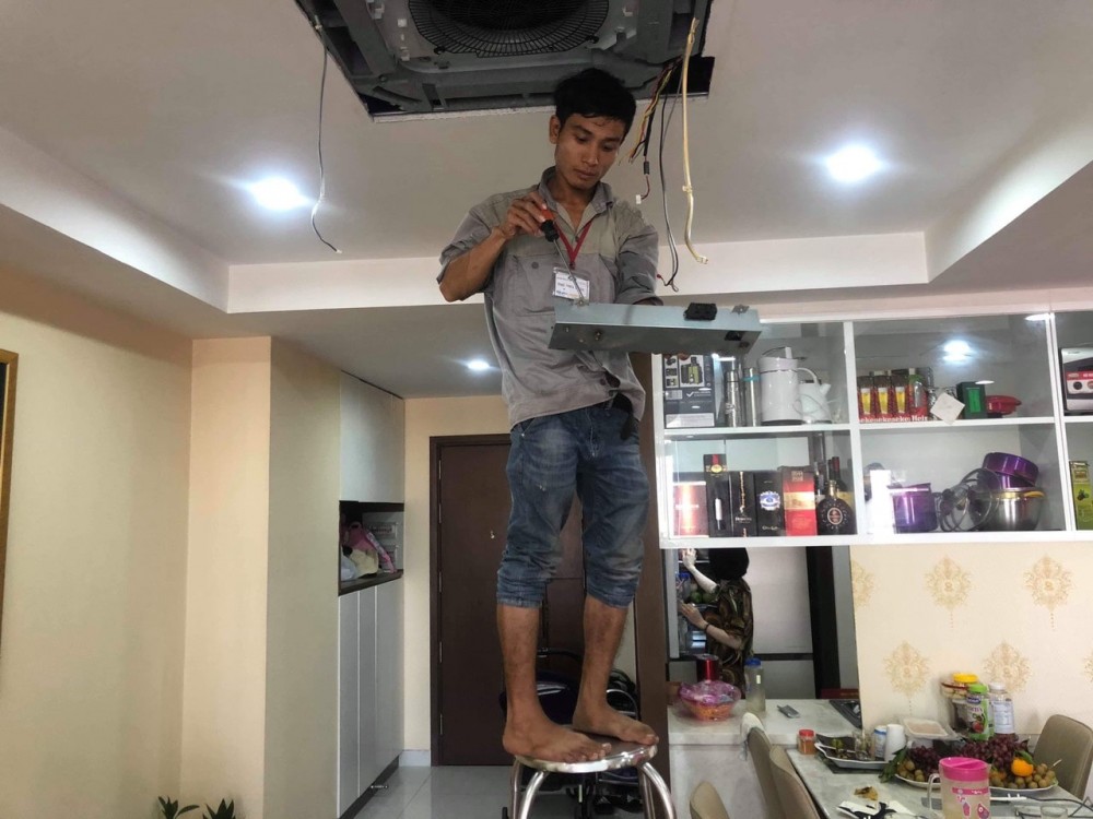 vệ sinh máy lạnh âm trần