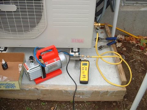 Lắp Đặt Điều Hòa Máy Lạnh Sao Phải Hút Chân Không?