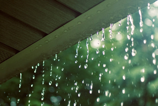 Mùa Mưa Có Nên Sử Dụng Máy Lạnh Hay Không?