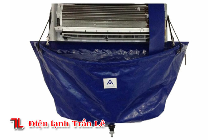 Cong-dung-cua-tui-hung-nuoc-ve-sinh-may-lanh-4