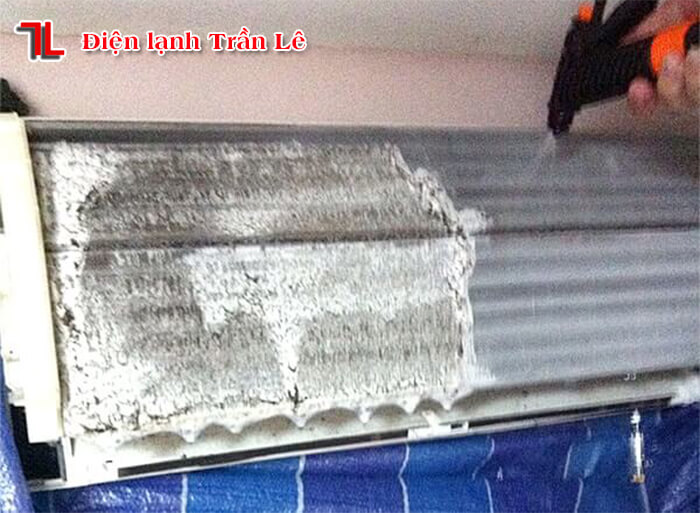 Ve-sinh-may-lanh-tai-Binh-Chanh-3