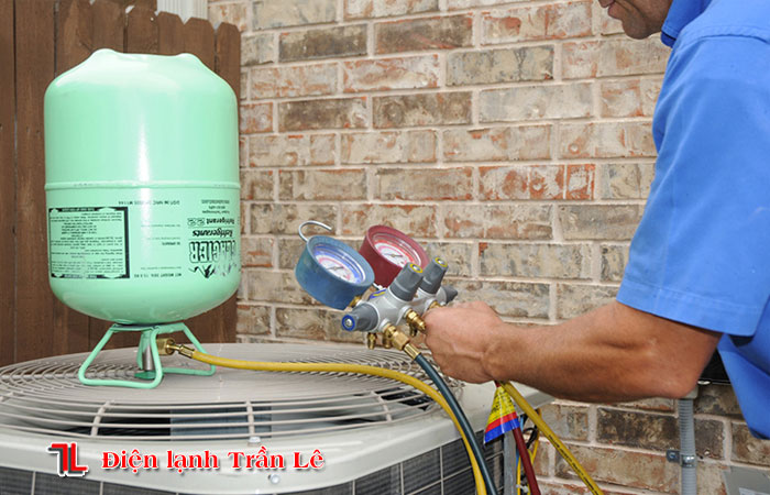 hut-chan-khong-trong-lap-dat-may-lanh-1