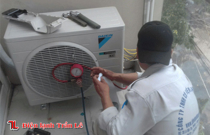Hút chân không trong lắp đặt máy lạnh theo điện lạnh Trần Lê 2 hut-chan-khong-trong-lap-dat-may-lanh