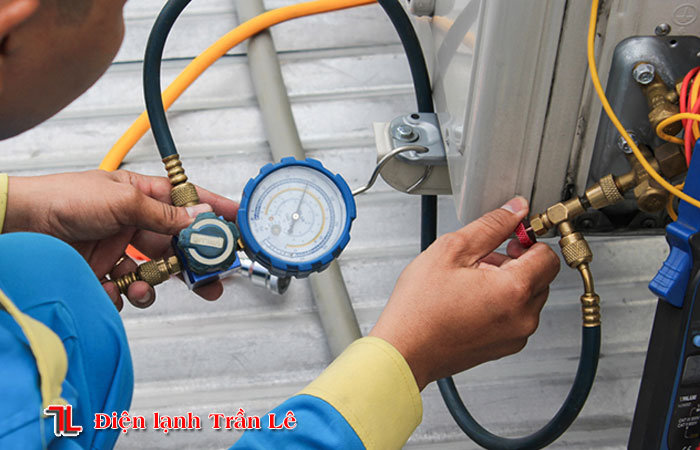 Hút chân không trong lắp đặt máy lạnh theo điện lạnh Trần Lê 3 hut-chan-khong-trong-lap-dat-may-lanh