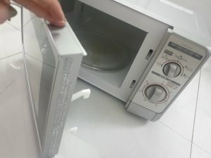 dien lanh tran le sua lo vi song cho khach hang tphcm 7